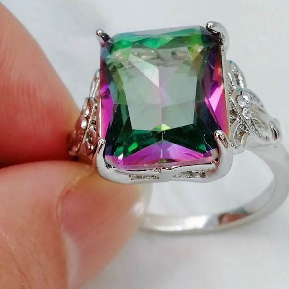 Beautiful Topaz Ring - Picture 6 of 10